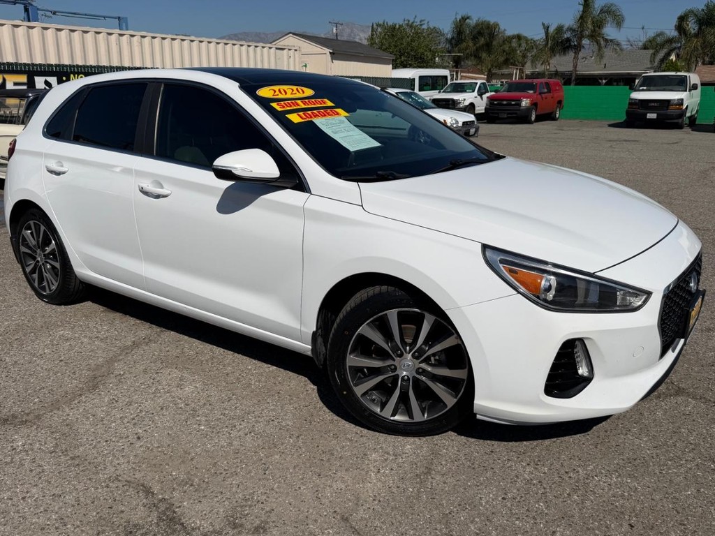 Hyundai Elantra Vehicle Full-screen Gallery Image 44