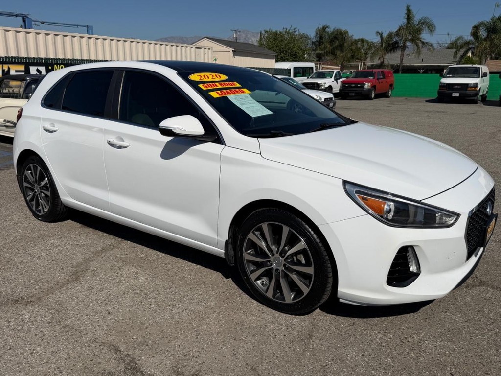 Hyundai Elantra Vehicle Full-screen Gallery Image 47
