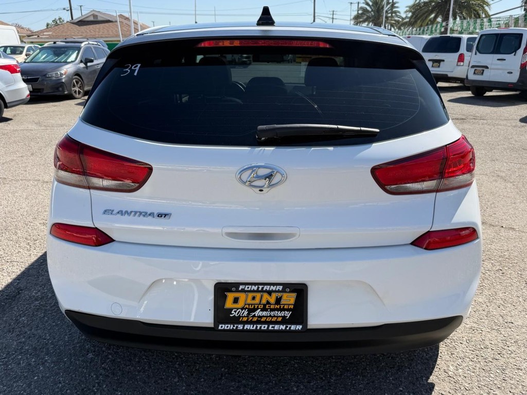 Hyundai Elantra Vehicle Full-screen Gallery Image 50
