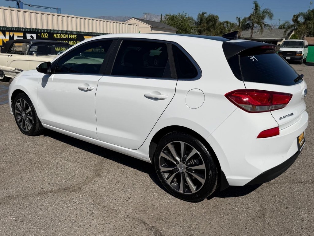 Hyundai Elantra Vehicle Full-screen Gallery Image 52