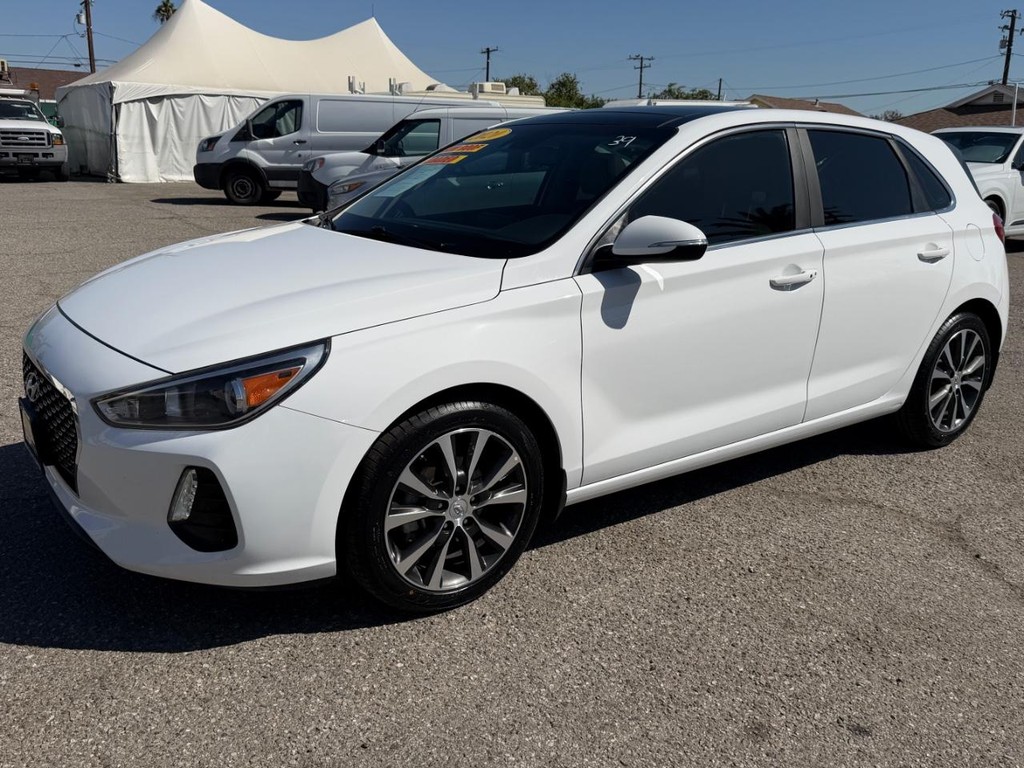 Hyundai Elantra Vehicle Full-screen Gallery Image 54