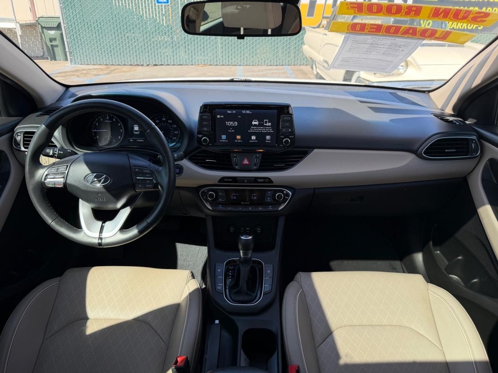 Hyundai Elantra Vehicle Full-screen Gallery Image 63