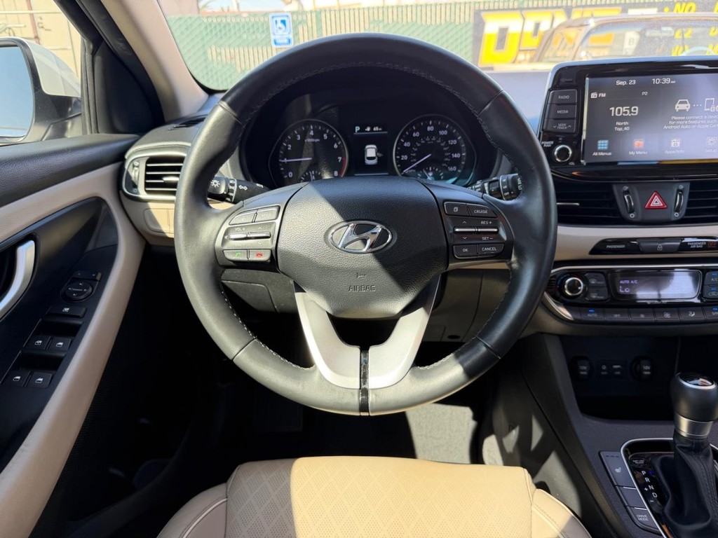 Hyundai Elantra Vehicle Full-screen Gallery Image 67