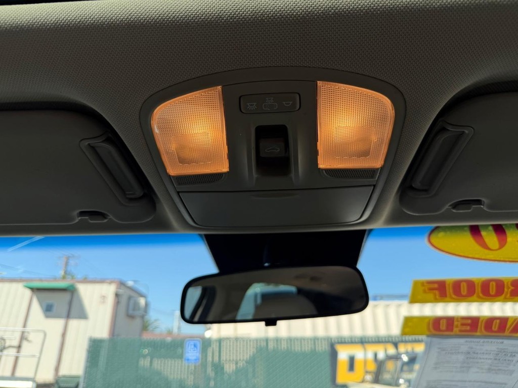 Hyundai Elantra Vehicle Full-screen Gallery Image 68