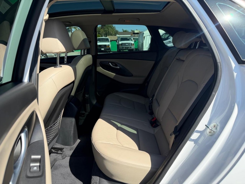 Hyundai Elantra Vehicle Full-screen Gallery Image 72