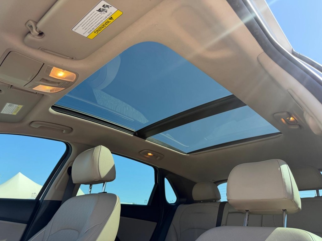 Hyundai Elantra Vehicle Full-screen Gallery Image 73