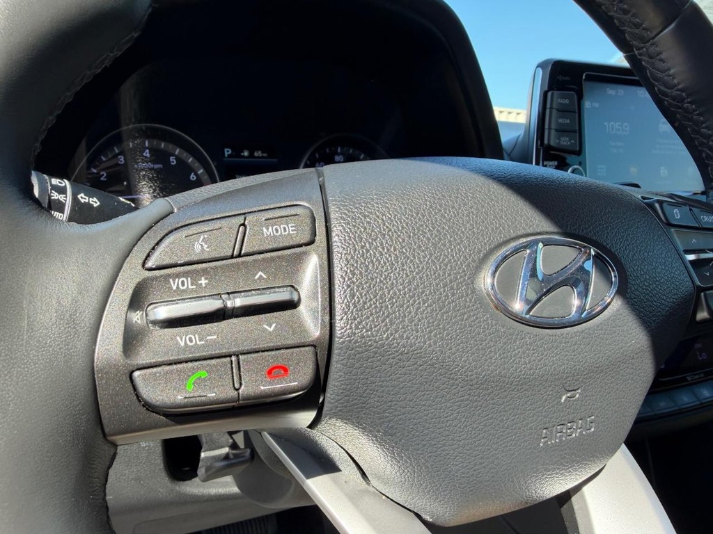 Hyundai Elantra Vehicle Full-screen Gallery Image 76