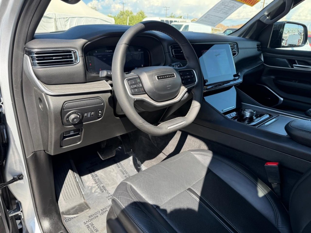 Jeep Wagoneer Vehicle Full-screen Gallery Image 16