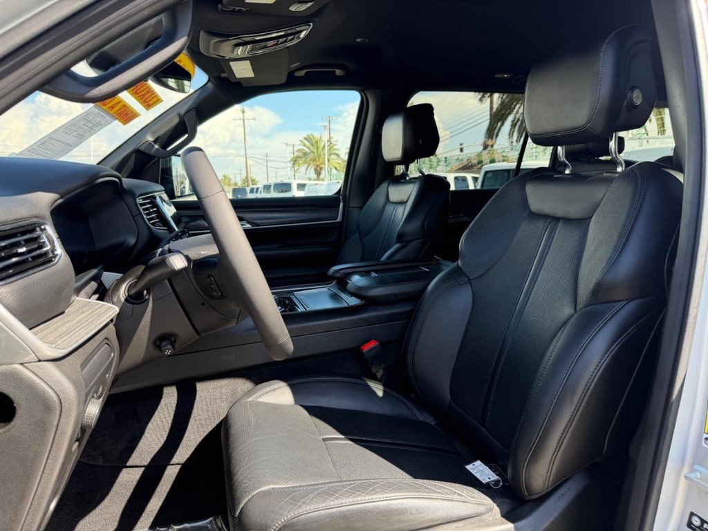 Jeep Wagoneer Vehicle Full-screen Gallery Image 18