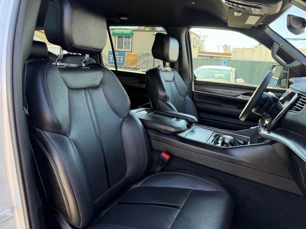 Jeep Wagoneer Vehicle Full-screen Gallery Image 22