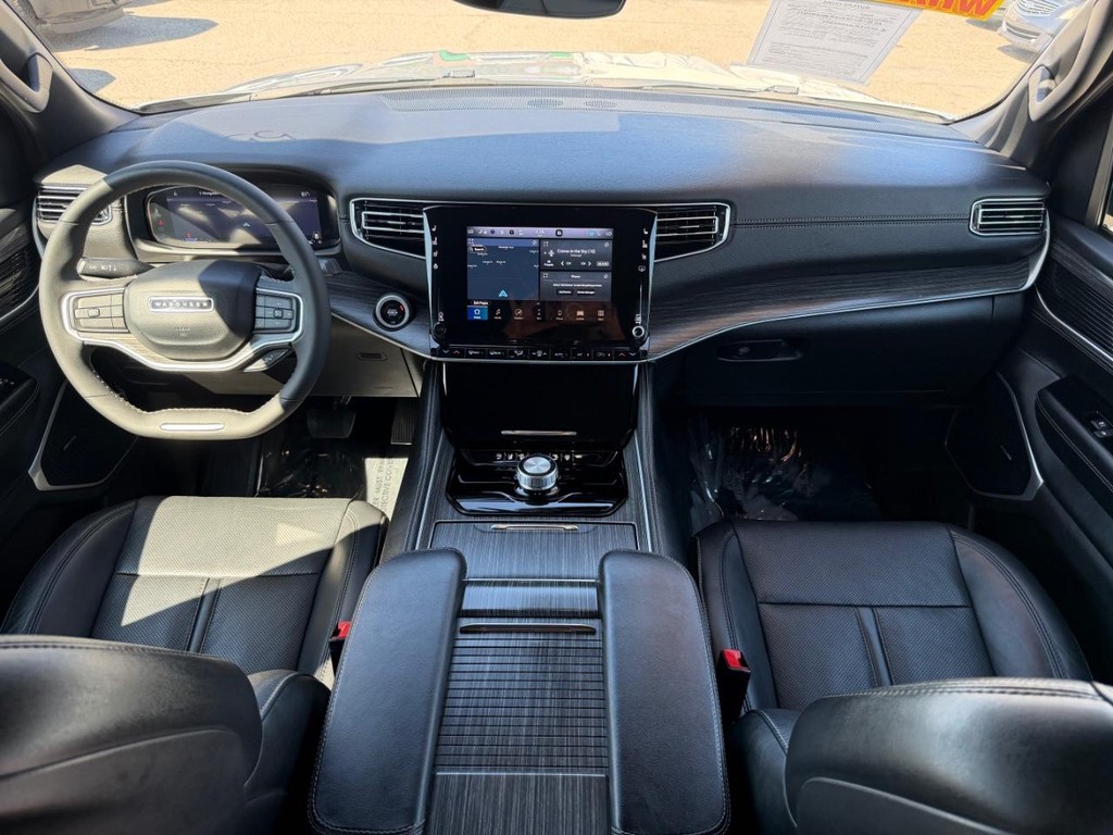 Jeep Wagoneer Vehicle Full-screen Gallery Image 23