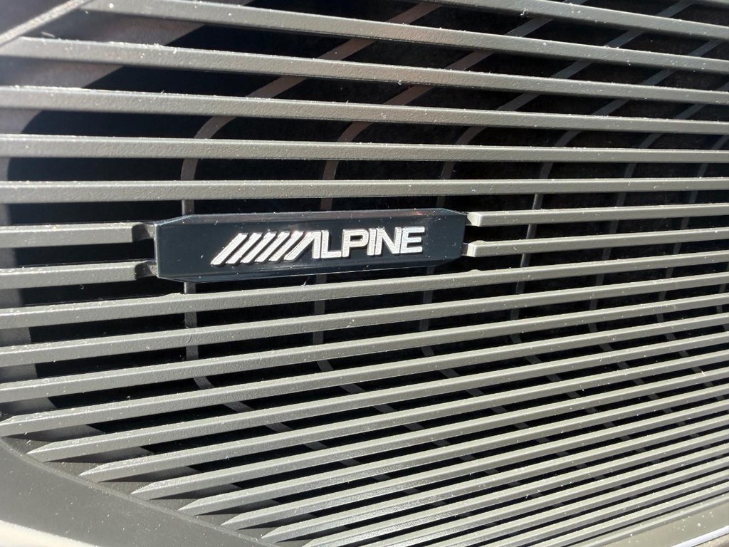 Jeep Wagoneer Vehicle Full-screen Gallery Image 32