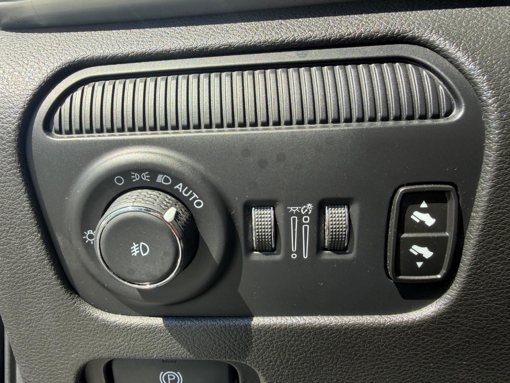 Jeep Wagoneer Vehicle Full-screen Gallery Image 33