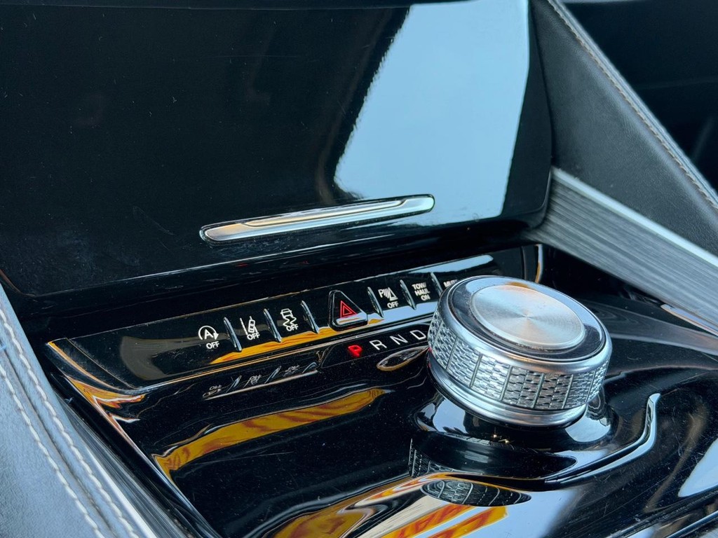 Jeep Wagoneer Vehicle Full-screen Gallery Image 36