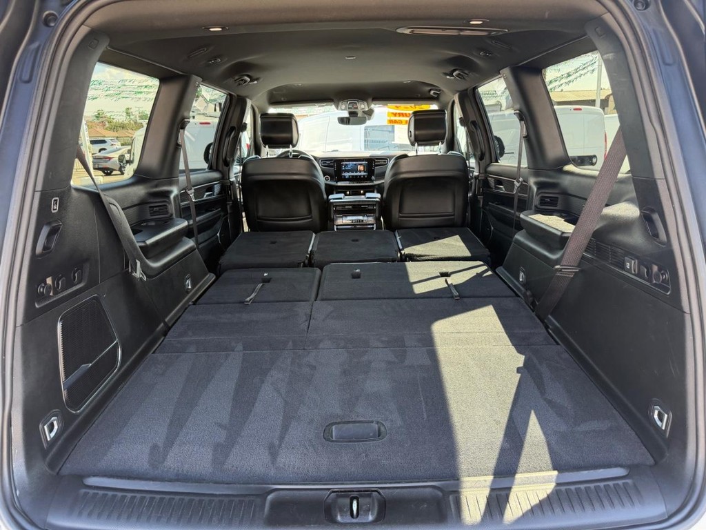 Jeep Wagoneer Vehicle Full-screen Gallery Image 51