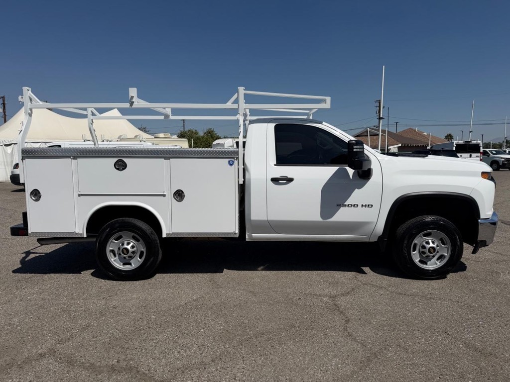 Chevrolet Silverado 2500HD Vehicle Full-screen Gallery Image 05
