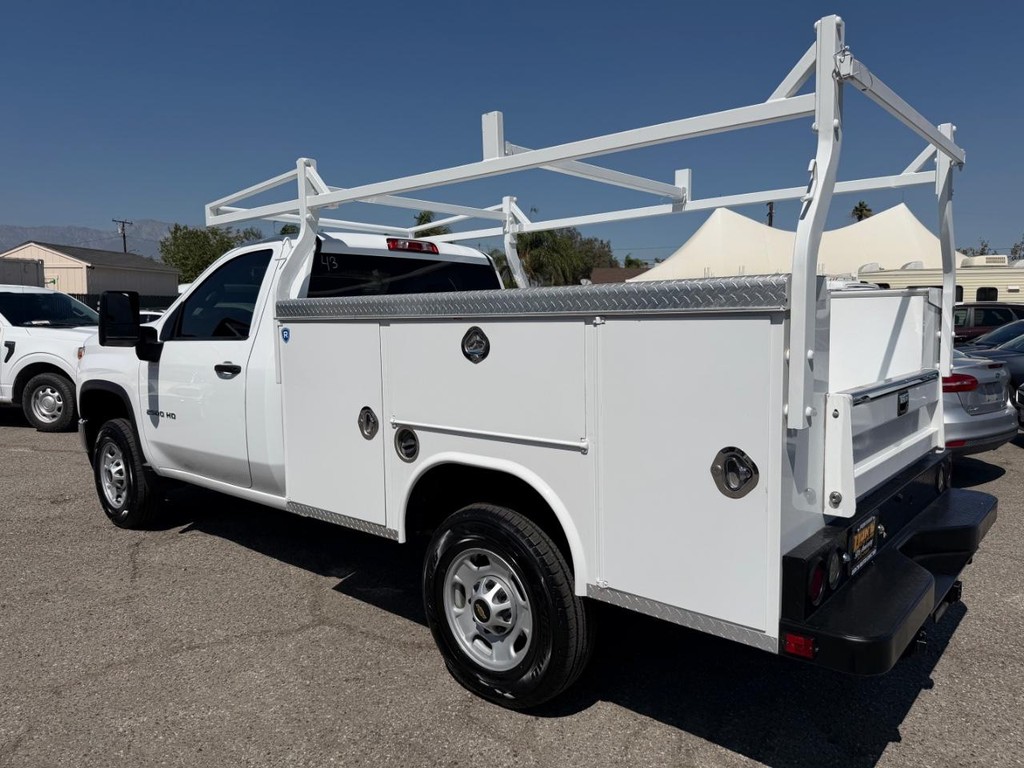 Chevrolet Silverado 2500HD Vehicle Full-screen Gallery Image 09