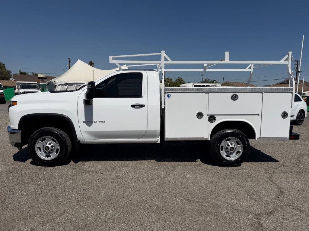 Chevrolet Silverado 2500HD Vehicle Full-screen Gallery Image 11