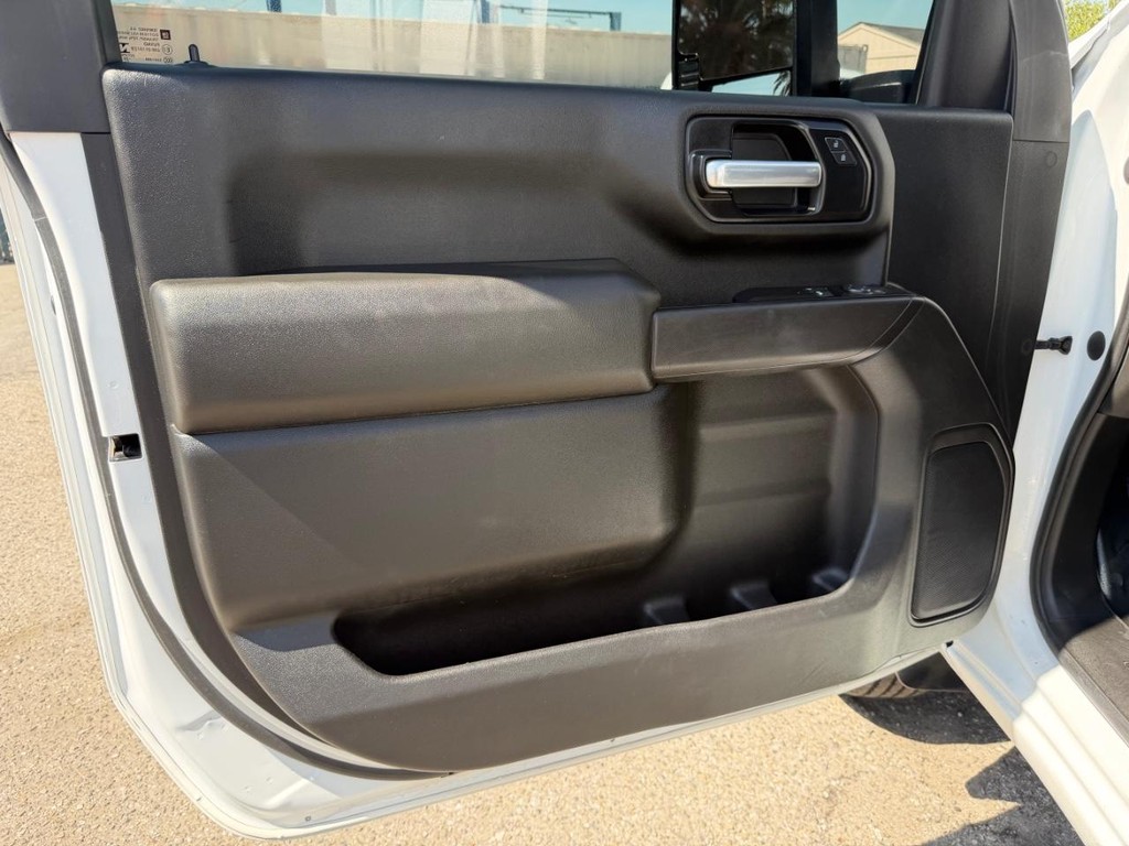 Chevrolet Silverado 2500HD Vehicle Full-screen Gallery Image 20