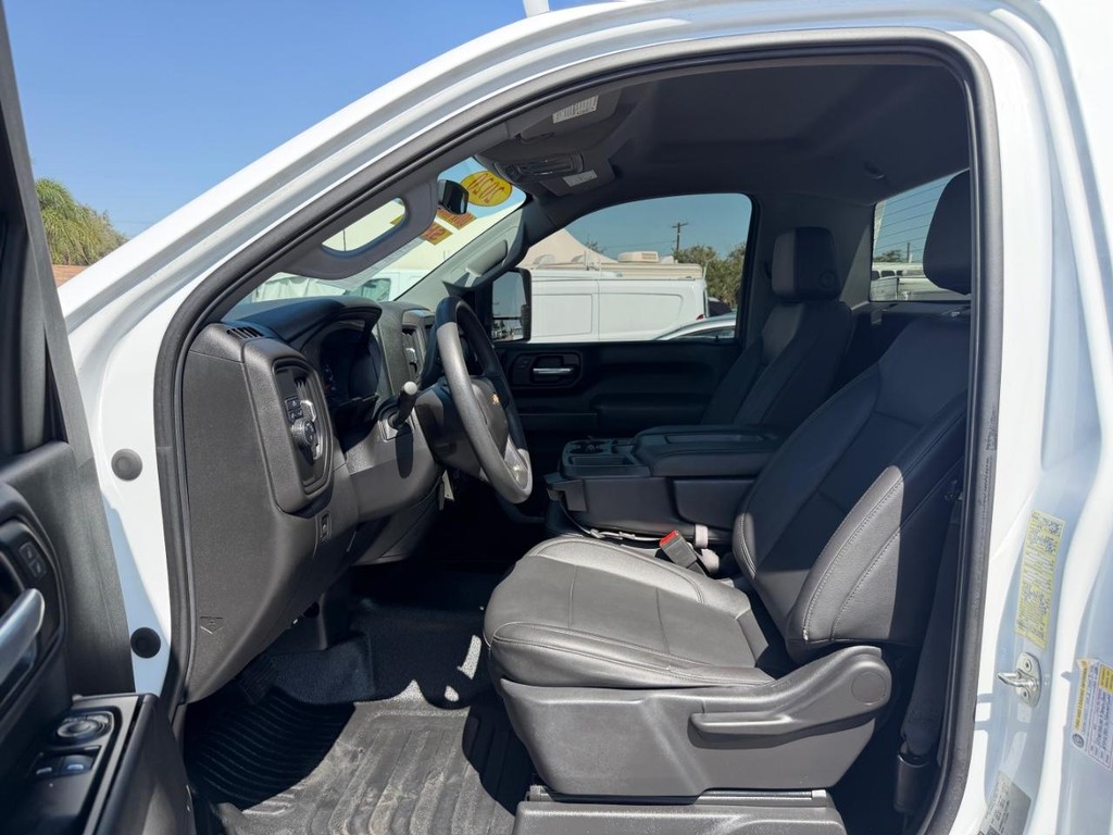 Chevrolet Silverado 2500HD Vehicle Full-screen Gallery Image 22