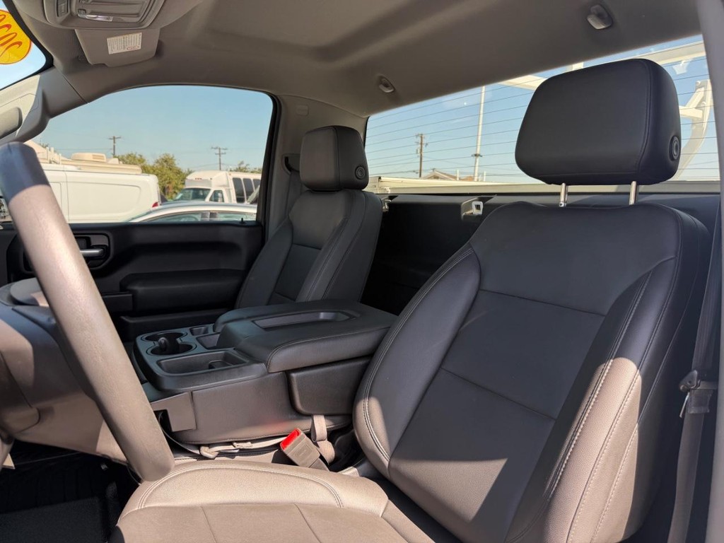 Chevrolet Silverado 2500HD Vehicle Full-screen Gallery Image 23