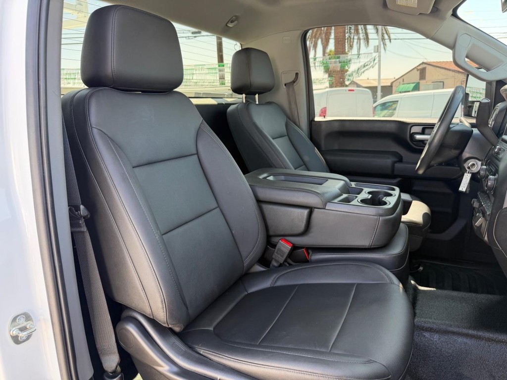Chevrolet Silverado 2500HD Vehicle Full-screen Gallery Image 27