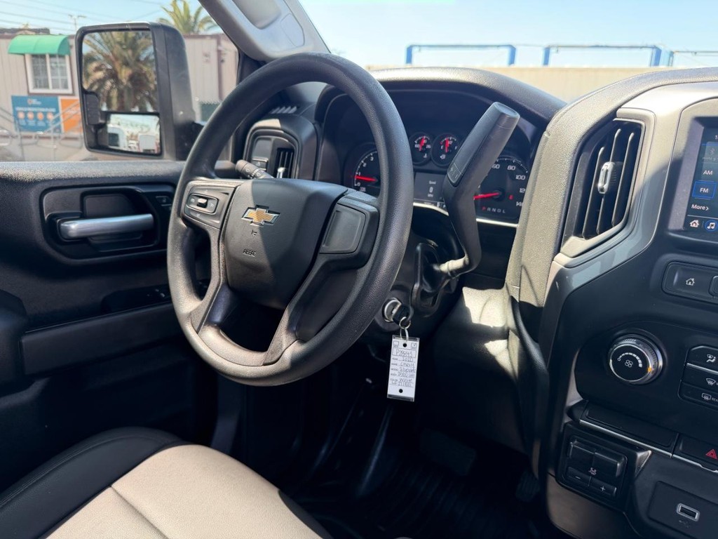 Chevrolet Silverado 2500HD Vehicle Full-screen Gallery Image 28