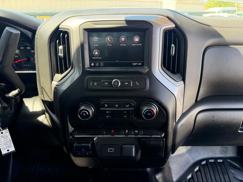 Chevrolet Silverado 2500HD Vehicle Full-screen Gallery Image 29