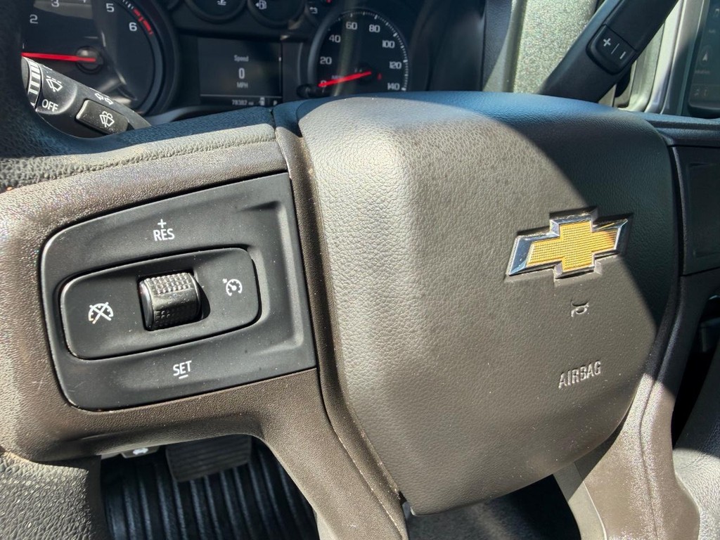 Chevrolet Silverado 2500HD Vehicle Full-screen Gallery Image 31