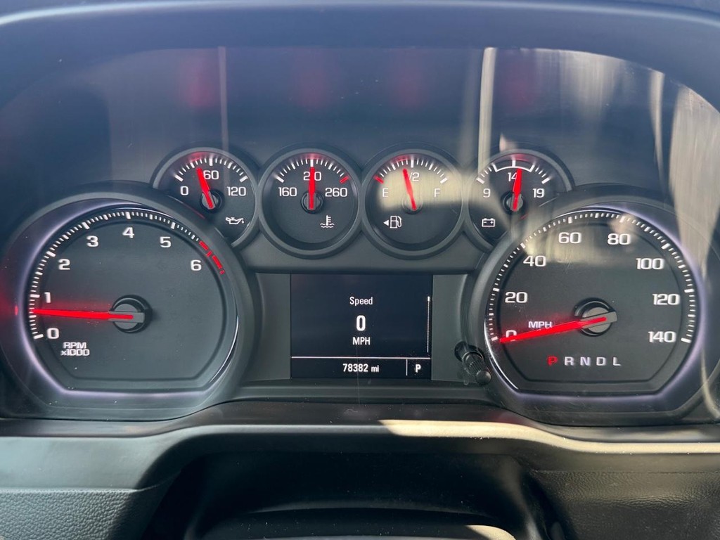 Chevrolet Silverado 2500HD Vehicle Full-screen Gallery Image 32
