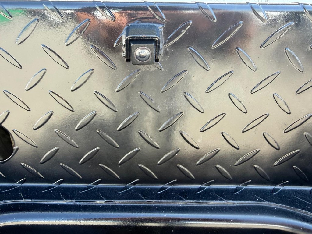 Chevrolet Silverado 2500HD Vehicle Full-screen Gallery Image 37