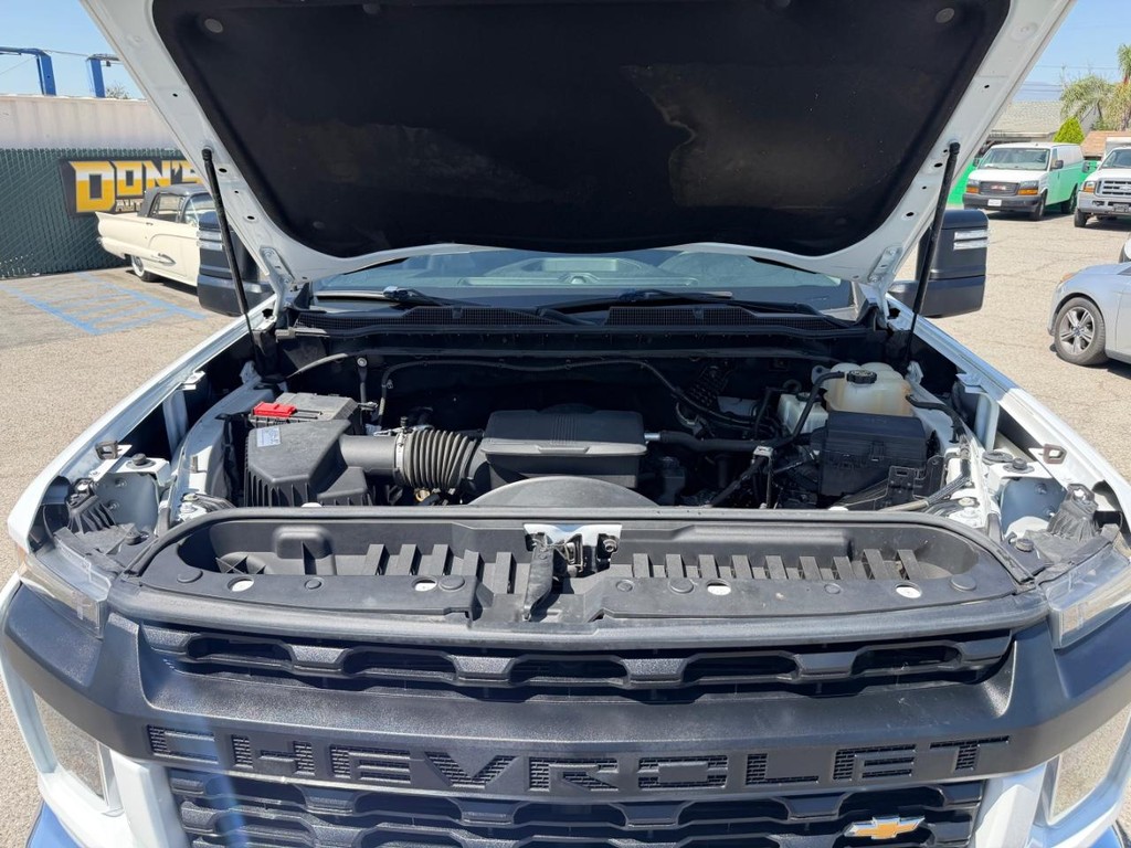 Chevrolet Silverado 2500HD Vehicle Full-screen Gallery Image 40