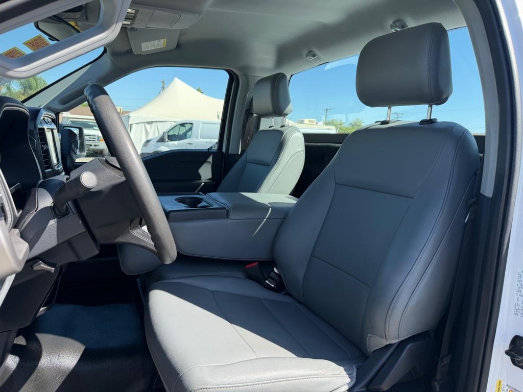 Ford F-150 Vehicle Full-screen Gallery Image 18
