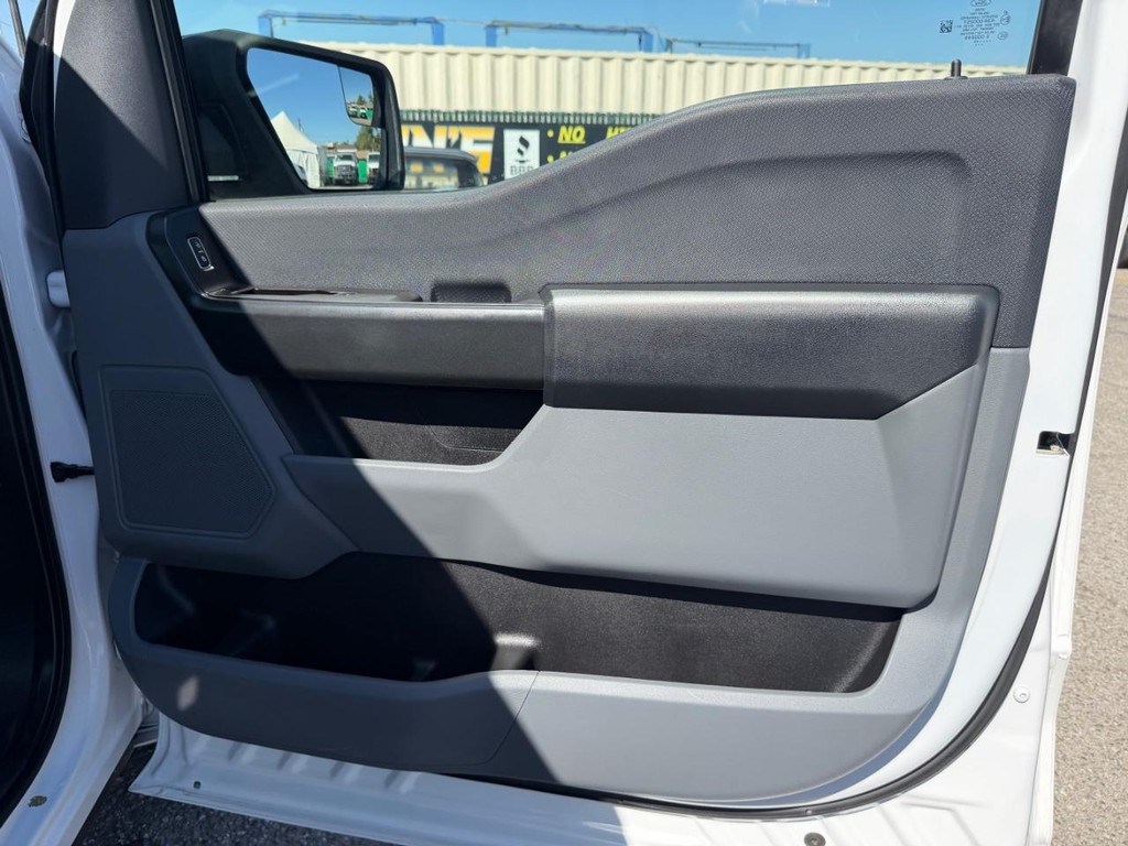 Ford F-150 Vehicle Full-screen Gallery Image 19