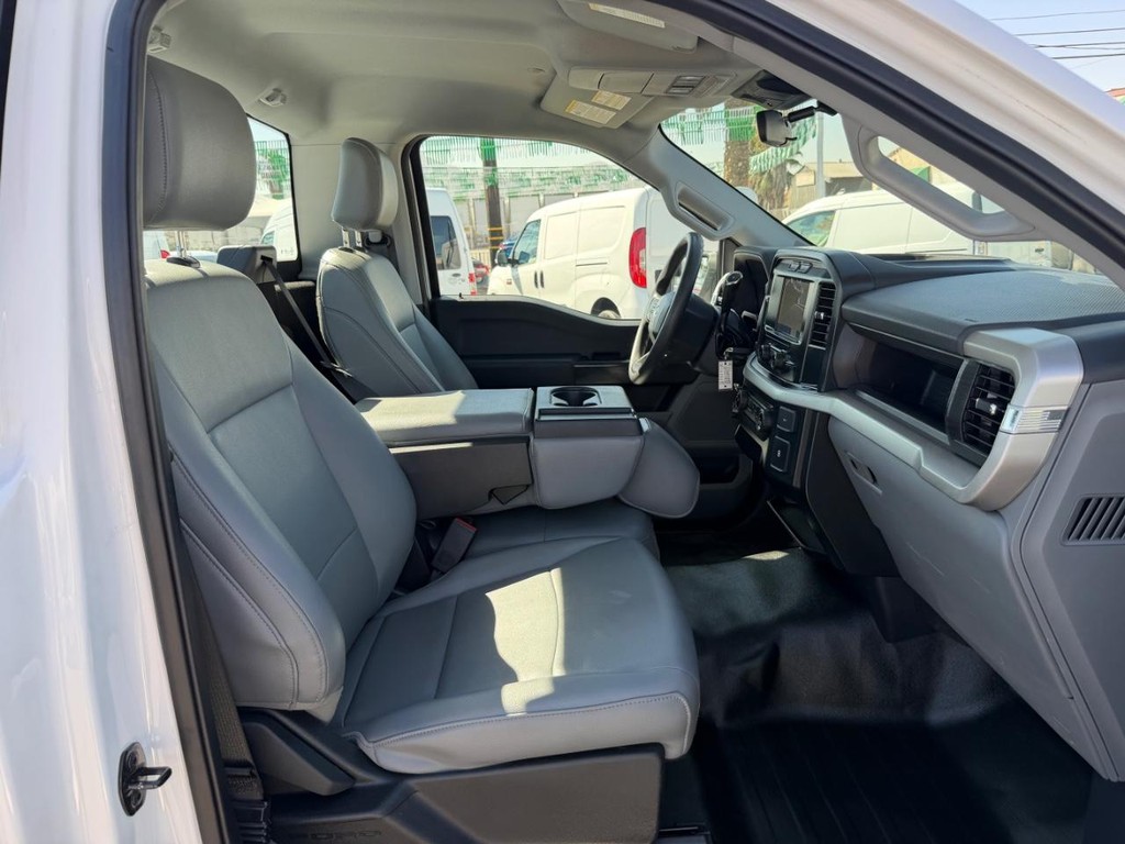 Ford F-150 Vehicle Full-screen Gallery Image 21