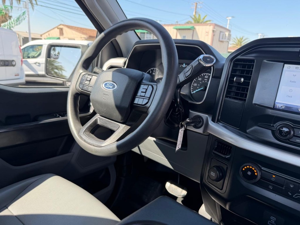 Ford F-150 Vehicle Full-screen Gallery Image 23