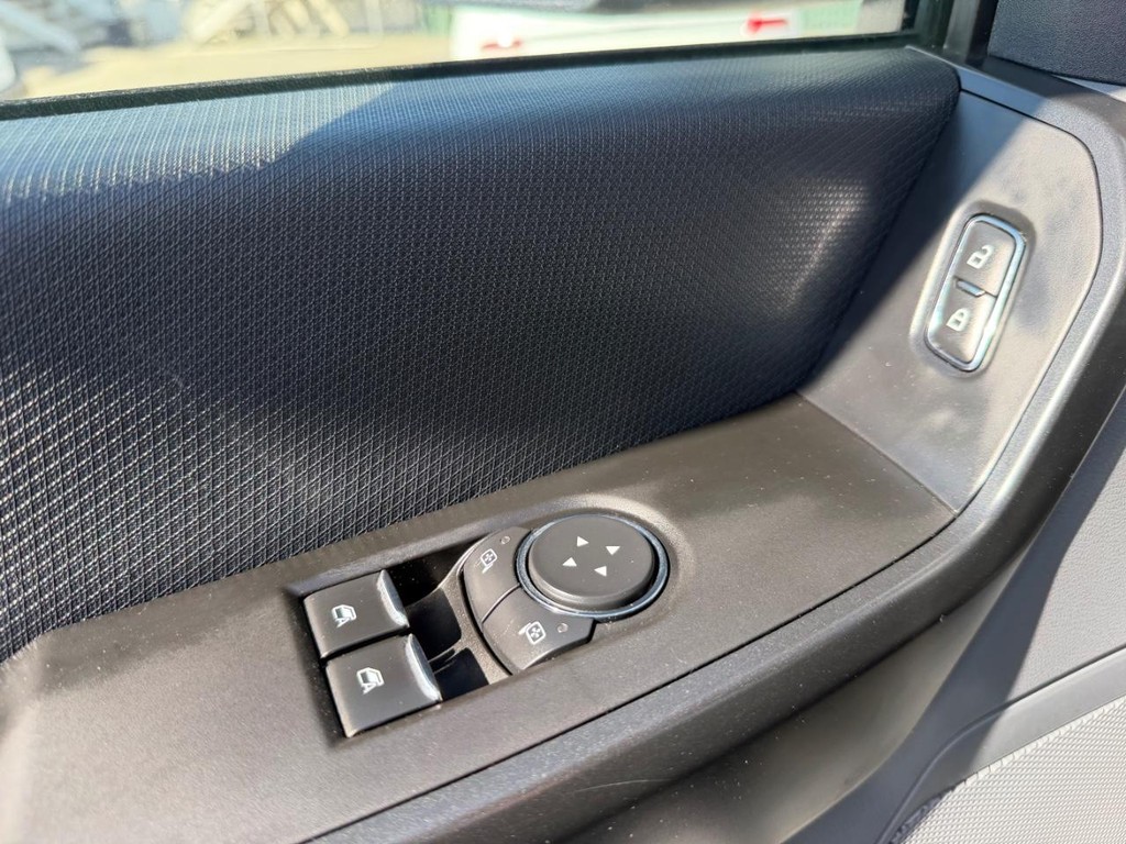 Ford F-150 Vehicle Full-screen Gallery Image 30