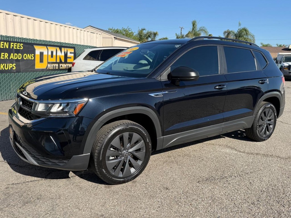 Volkswagen Taos Vehicle Full-screen Gallery Image 12