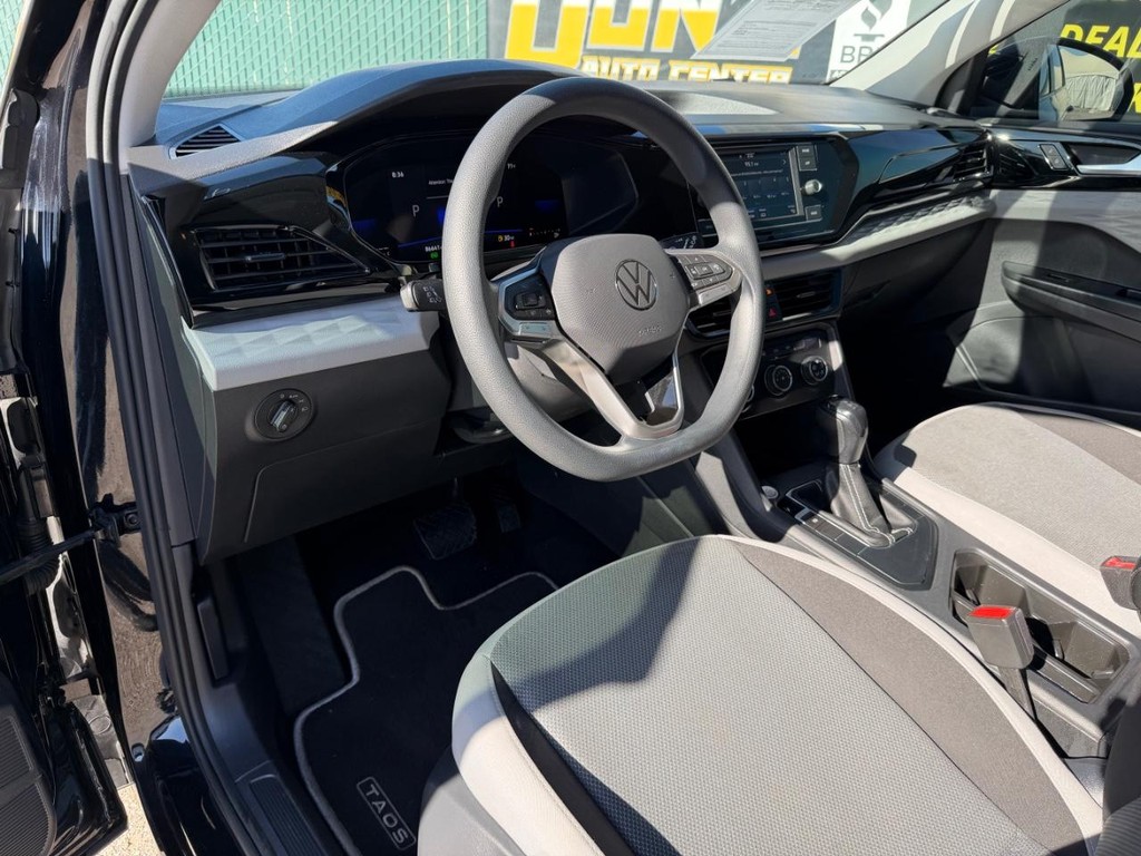Volkswagen Taos Vehicle Full-screen Gallery Image 16