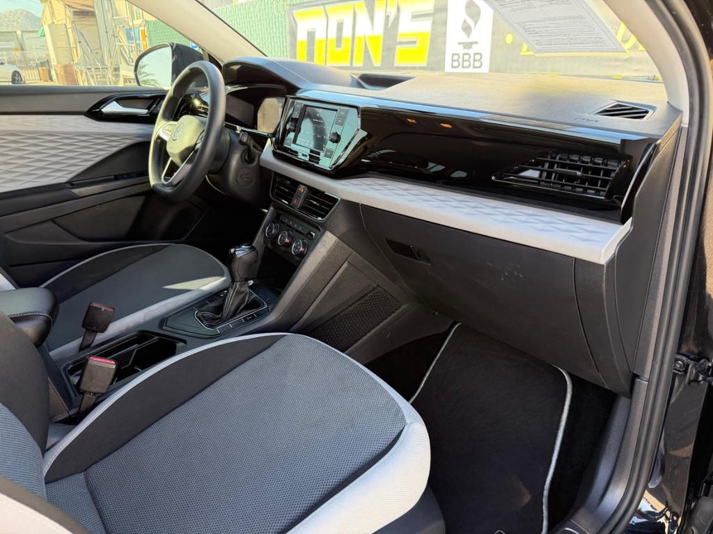 Volkswagen Taos Vehicle Full-screen Gallery Image 20