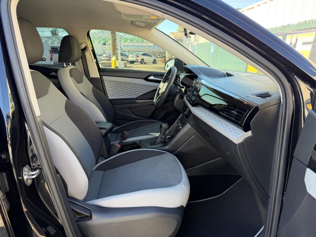 Volkswagen Taos Vehicle Full-screen Gallery Image 21