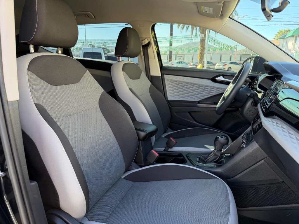 Volkswagen Taos Vehicle Full-screen Gallery Image 22