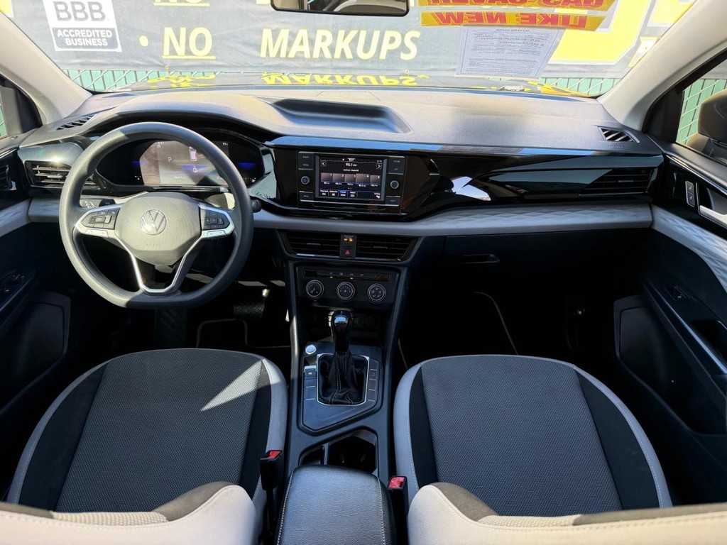 Volkswagen Taos Vehicle Full-screen Gallery Image 23