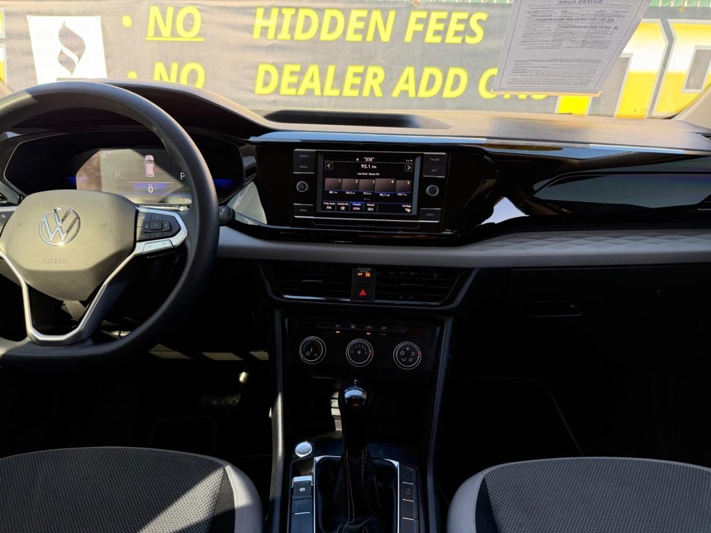 Volkswagen Taos Vehicle Full-screen Gallery Image 25