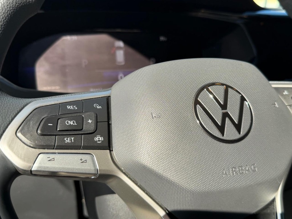 Volkswagen Taos Vehicle Full-screen Gallery Image 28