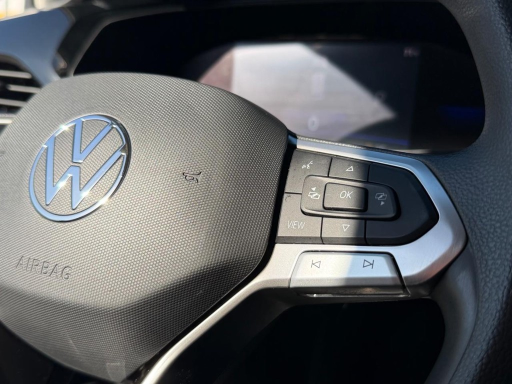 Volkswagen Taos Vehicle Full-screen Gallery Image 29