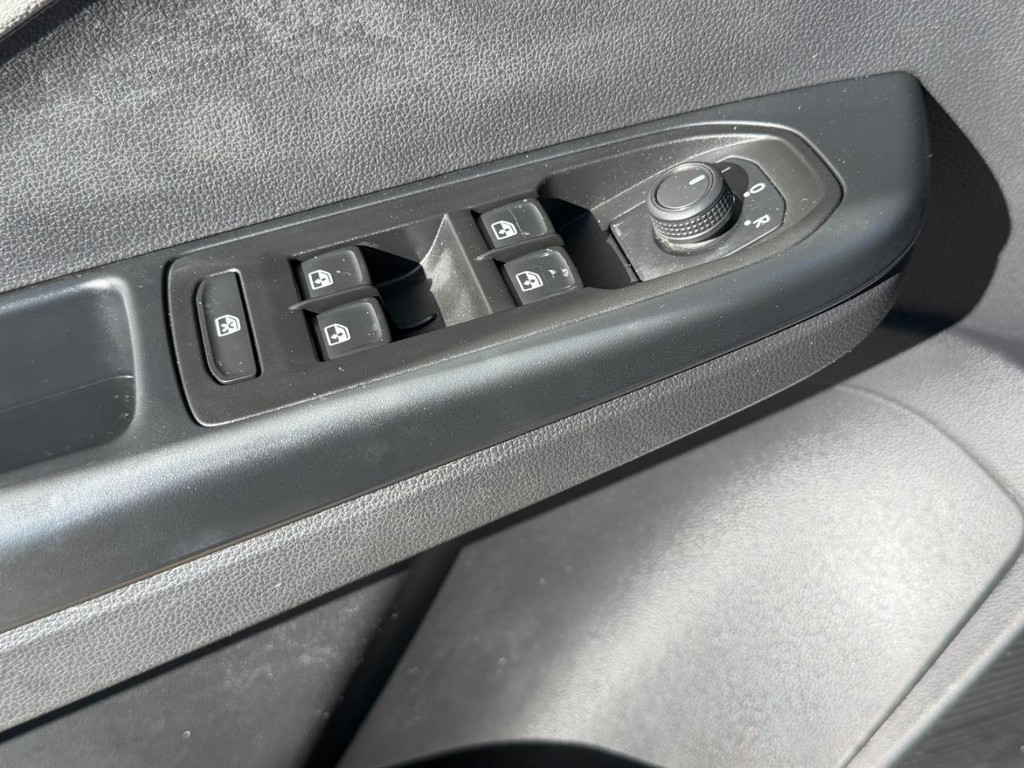 Volkswagen Taos Vehicle Full-screen Gallery Image 32
