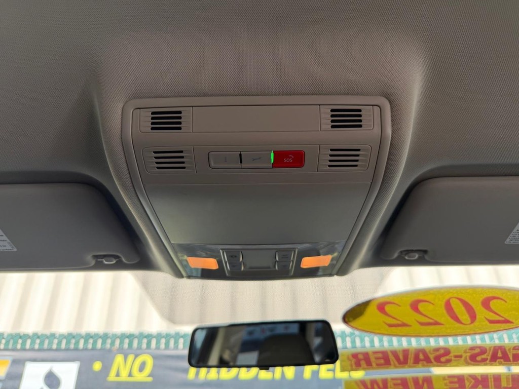 Volkswagen Taos Vehicle Full-screen Gallery Image 33