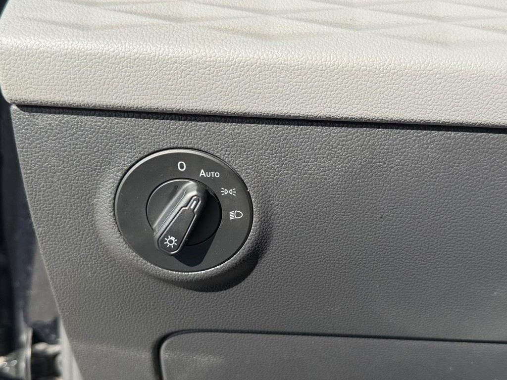 Volkswagen Taos Vehicle Full-screen Gallery Image 34