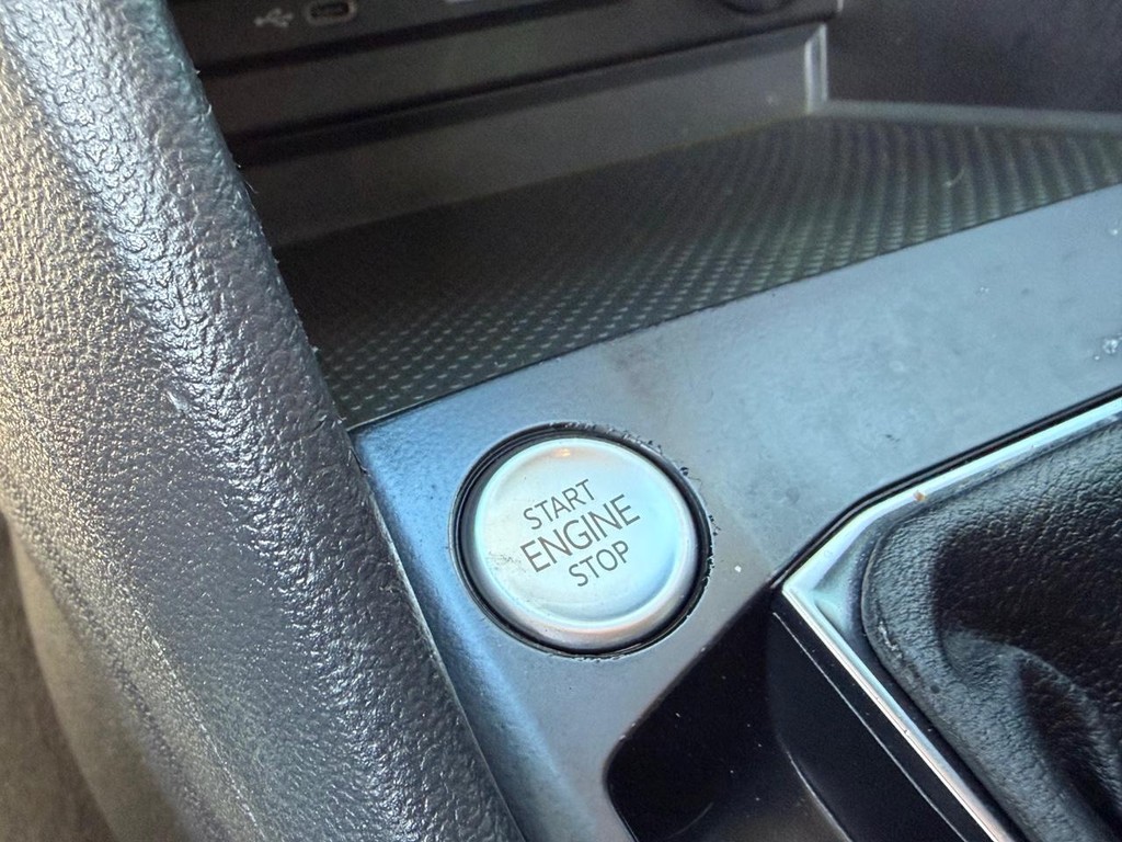 Volkswagen Taos Vehicle Full-screen Gallery Image 35